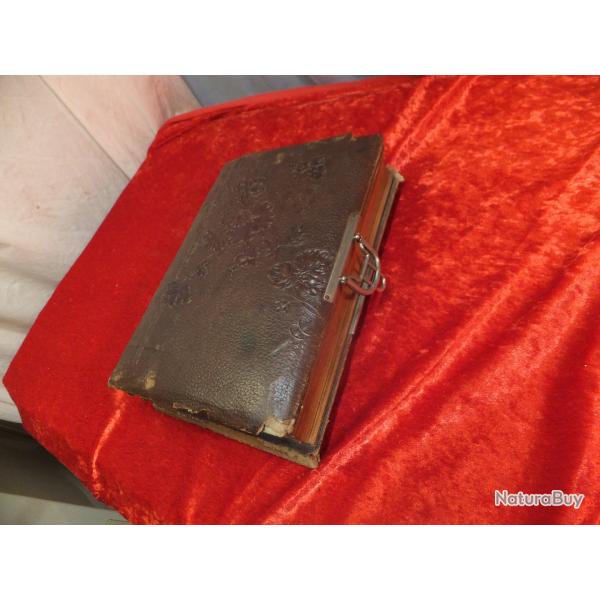 Exceptionnel album photos de familles. Avec de nombreux militaires