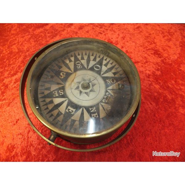 Compas ou boussole de Marine. Rares souvenirs de la Marine � voile
