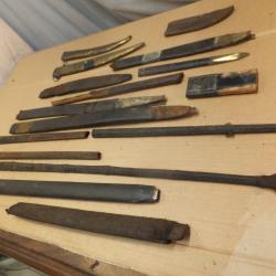 Lot de fourreaux cuir, et divers.