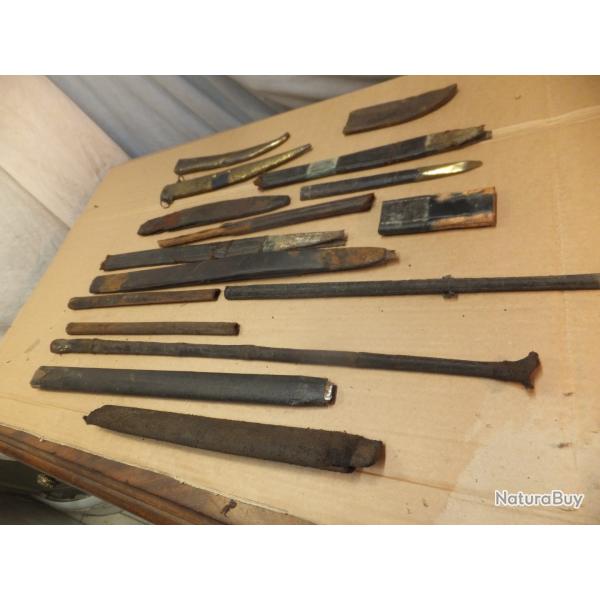 Lot de fourreaux cuir, et divers.