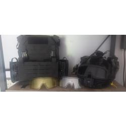 Casque Caiment  porte plaque noir avec porte chargeur M4 NEUF