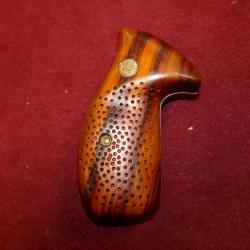 Poign&eacute;e artisanale pour Smith & Wesson carcasse K Round Butt