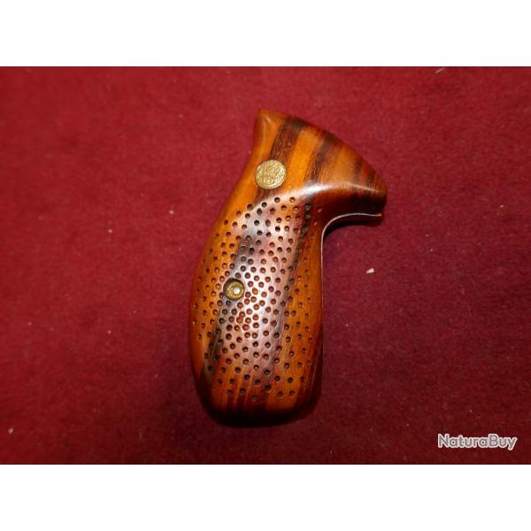 Poign�e artisanale pour Smith & Wesson carcasse K Round Butt