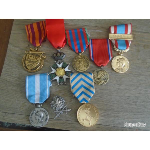 LOT IMPORTANT DE MEDAILLES MILITAIRE DIFFERENTES