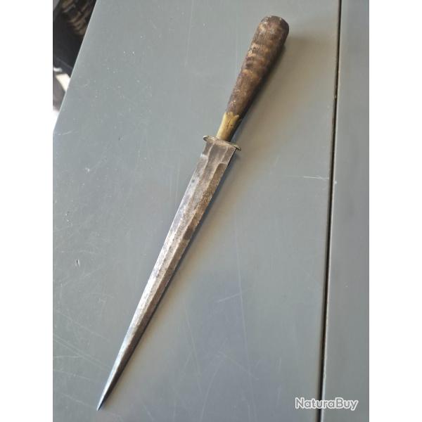 Stylet corse sans foureau