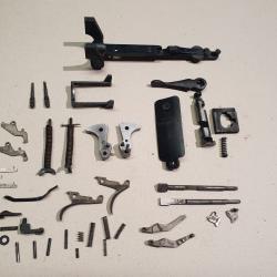 lot de pi&egrave;ces d&eacute;tach&eacute;es de fusil BAIKAL IJ 27 M &agrave; double d&eacute;tentes et extracteur cal 12/70