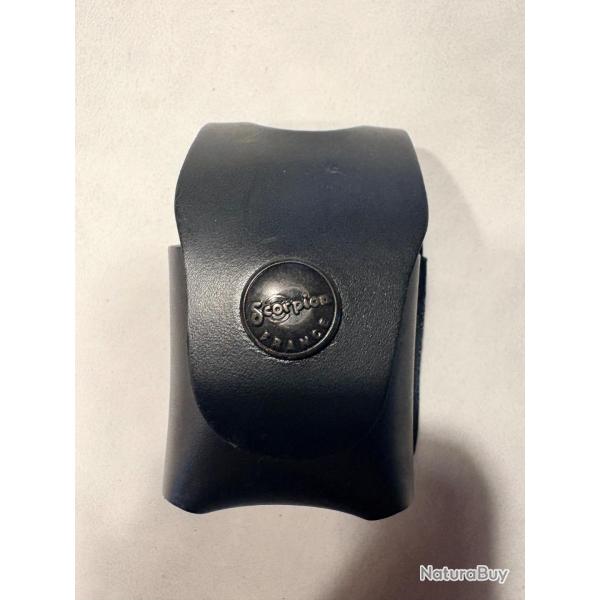 Porte de chargeur Barrier de marque scorpions