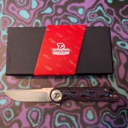 Couteau Dreamtech Lame Drop Point Acier D2 Satin Manche Micarta Rouge Liner Lock DTK3897MR