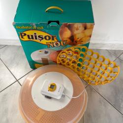 Couveuse puisor nou de chez ducatillon manuelle avec un panier suppl&eacute;mentaire pour tourner les oeufs