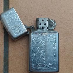 BRIQUET ESSENCE  MARQUE ZIPPO AVEC DESSIN VENITIEN MODEL SLIM