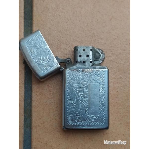 BRIQUET ESSENCE  MARQUE ZIPPO AVEC DESSIN VENITIEN MODEL SLIM