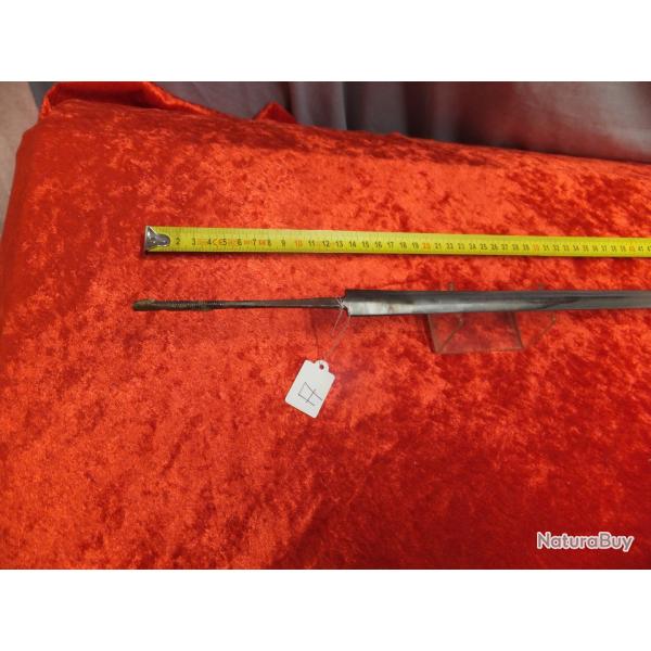 Lame de sabre, �p�e, Glaive, ou Dague.                                                          (A )