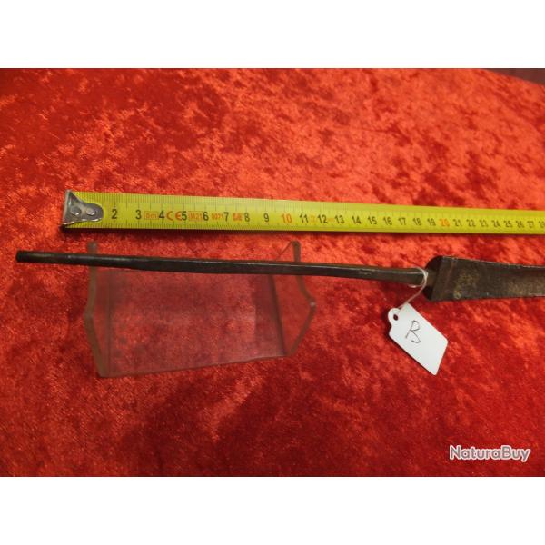 Lame de sabre, �p�e, Glaive, ou Dague.                                                          (B )