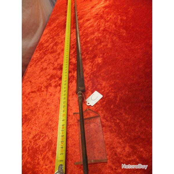 Lame de sabre, �p�e, Glaive, ou Dague.                                                          (C )