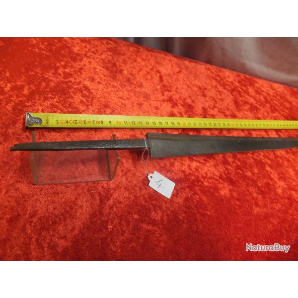 Lame de sabre, �p�e, Glaive, ou Dague.                                                          (4 )