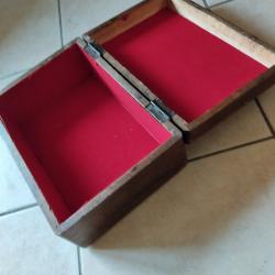 Ancienne boite/coffret bois massif 29x20x12 cm pouvant recevoir une ancienne arme de poing