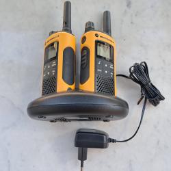 Paire de Talkie walkie Motorola TLKR et son chargeur double