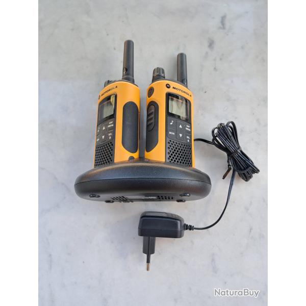 Paire de Talkie walkie Motorola TLKR et son chargeur double