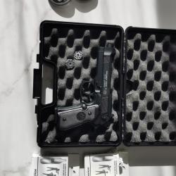 Pack Beretta M92 FS umarex c02, vendue avec 2 chargeurs, plomb, co2 et mallette