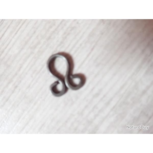 Crochet, anneau � coudre.  Pour restauration