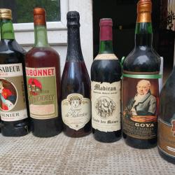 Lot de bouteilles vins liqueurs vintage