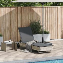 Chaise longue avec roues et coussins gris clair r&eacute;sine tress&eacute;e