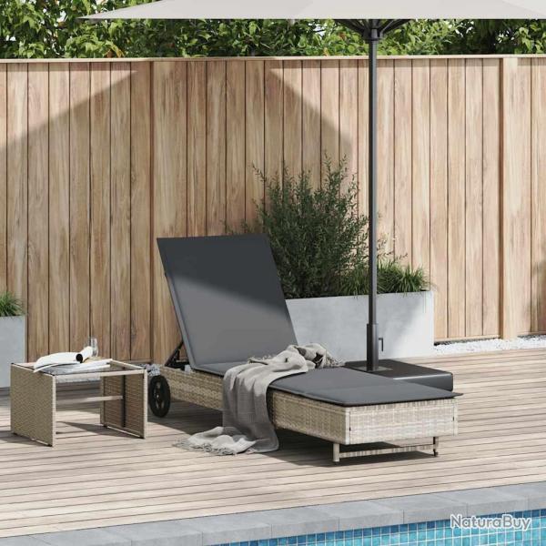 Chaise longue avec roues et coussins gris clair r�sine tress�e