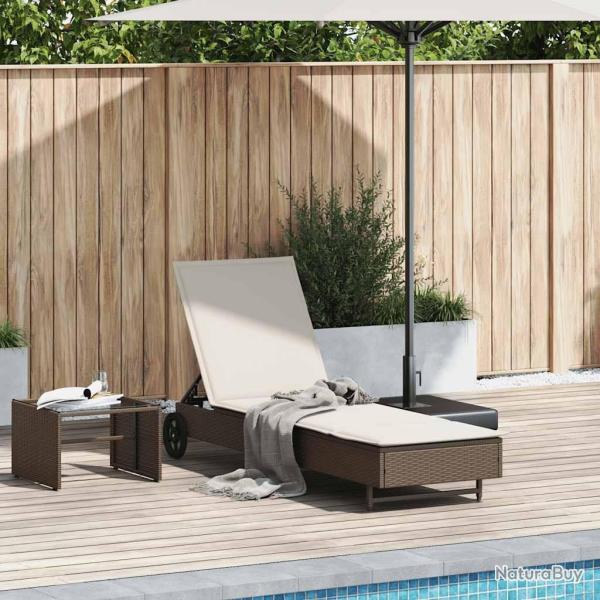 Chaise longue avec roues et coussin marron r�sine tress�e