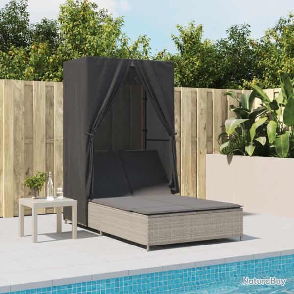 Chaise longue double avec toit et rideaux gris clair poly rotin