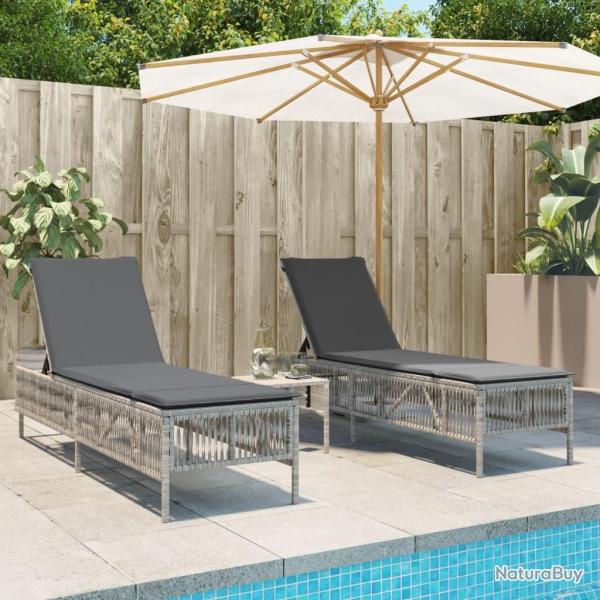 Chaises longues lot de 2 avec table gris clair r�sine tress�e