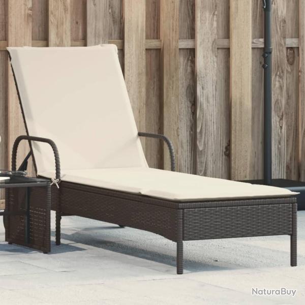 Chaise longue avec roues et coussin noir r�sine tress�e