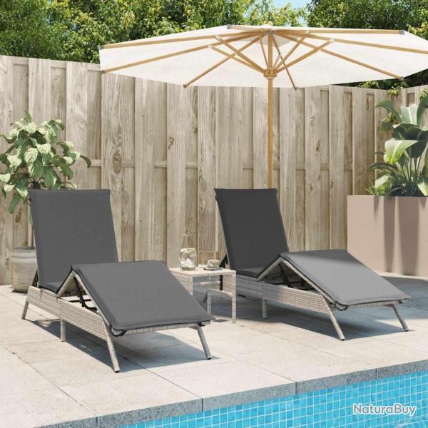 Chaises longues lot de 2 avec table gris clair r�sine tress�e