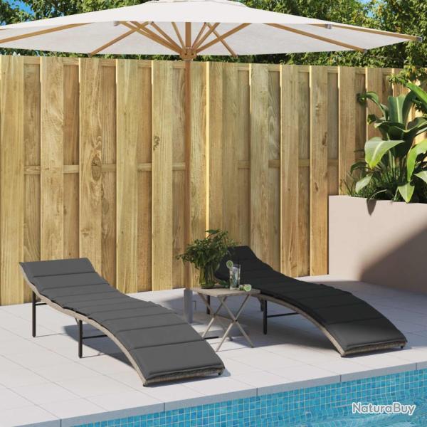 Chaises longues lot de 2 et coussins gris clair r�sine tress�e
