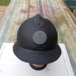 casque adrian WWII, service m&eacute;dical ,sans int&eacute;rieur,avec sa jugulaire,bon &eacute;tat