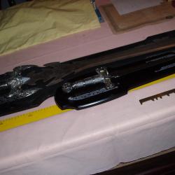 EPEE DECORATIVE TETES D AIGLE ET DE SAMOURAI .et 1 DAGUE SUR SUPPORT BOIS (Voir photos & Descriptif