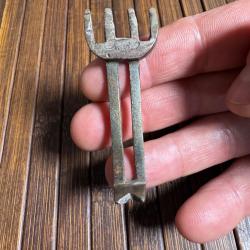 S&Eacute;CURIT&Eacute; R&Acirc;TEAU DE PISTOLETS JUXTAPOS&Eacute;S A BROCHE PIECE PAS COURANTE