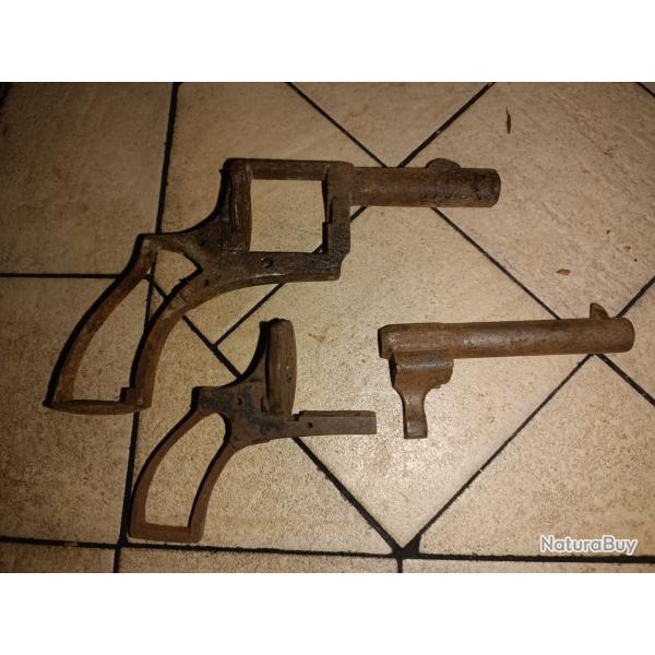 Lot de deux carcasse de Revolver ancien une British costabulry  anglaise et une revolver a broche 7m