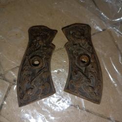 Magnifique paire de plaquettes de Crosse pour revolver anglaise Cal 320