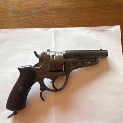 Revolver ancien bel effet galand
