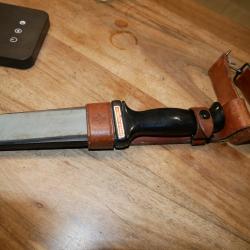 Poignard BAHCO Vintage avec porte fourreau cuir et pierre &agrave; aiguiser int&eacute;gr&eacute;e