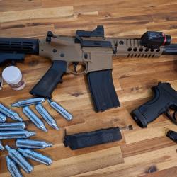 Crosman Bushmaster MPW 4.5mm Full Auto Blowback + CO2 + BBs + Red Dot + Accessoires