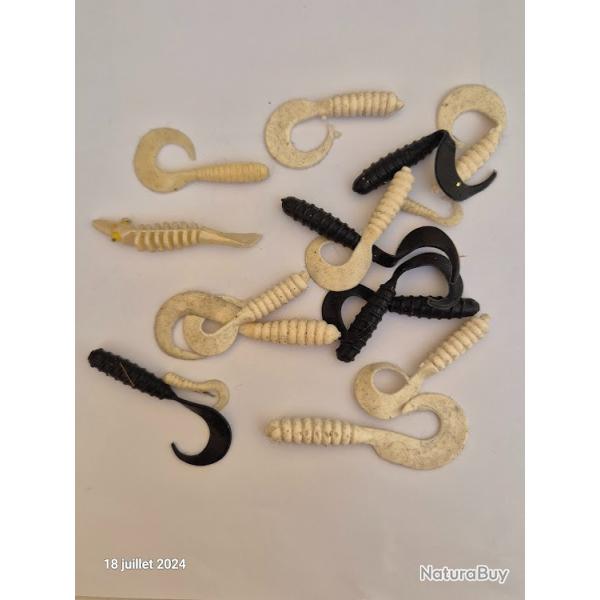 Sachet de 13 Leurres cr�mes et noirs souples 3-6 cm et 1 poisson , p�che.