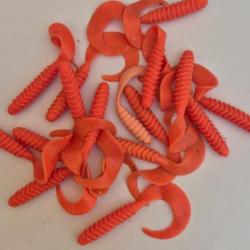 Sachet de 16 Leurres rose clair et rouge pale, souples 7-9 cm ,