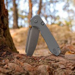 Couteau Vosteed Raccoon 2.0 Lame Sheepsfoot Acier 14C28N Manche G10 Gray Button Lock VOSA2930