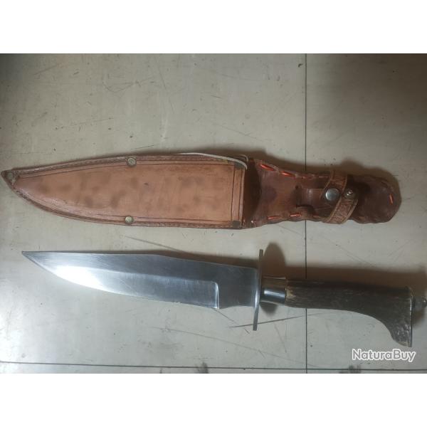 Couteau de chasse, type Bowie, lame 21,5 cm, longueur totale 35 cm avec son �tui en cuir