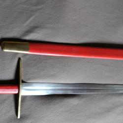 Epee d&eacute;corative medievale