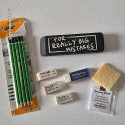 Lot de gommes techniques et set de 5 crayons graphite avec une duret&eacute; diff&eacute;rente