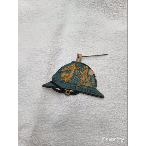 Insigne de journ�e carton casque adrian journ�e reconnaissance aux poilus 1914-1919