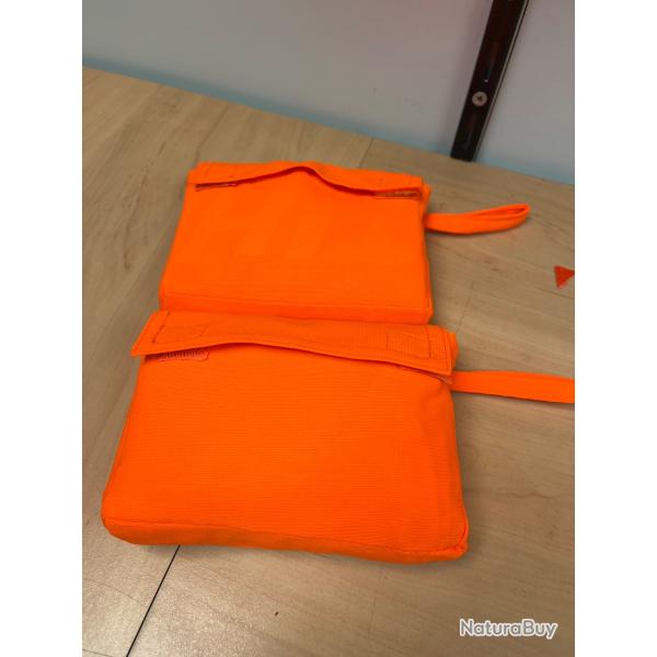 Lot de deux gilet de traqueur