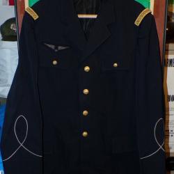 ARMEE DE L'AIR : VESTE  BLEU MARINE AVEC INSIGNE EN TISSU ET GALON , EN CIVIL TAILLE M , BON  ETAT V